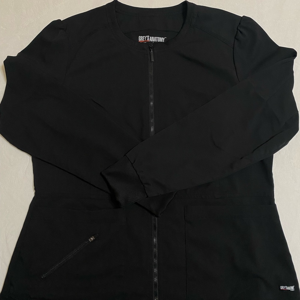 Women’s 4 Pocket Round Neck Zip Front Scrub Jacket